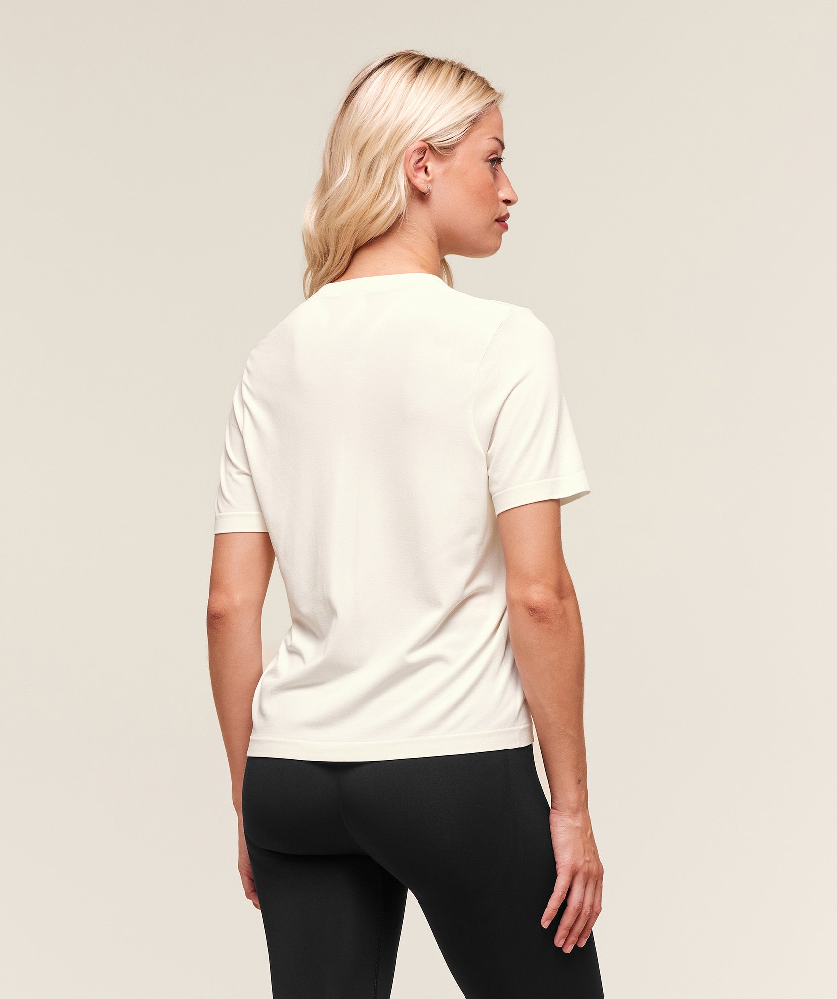 Alternative view of Everyday Seamless T-Shirt Regular Fit