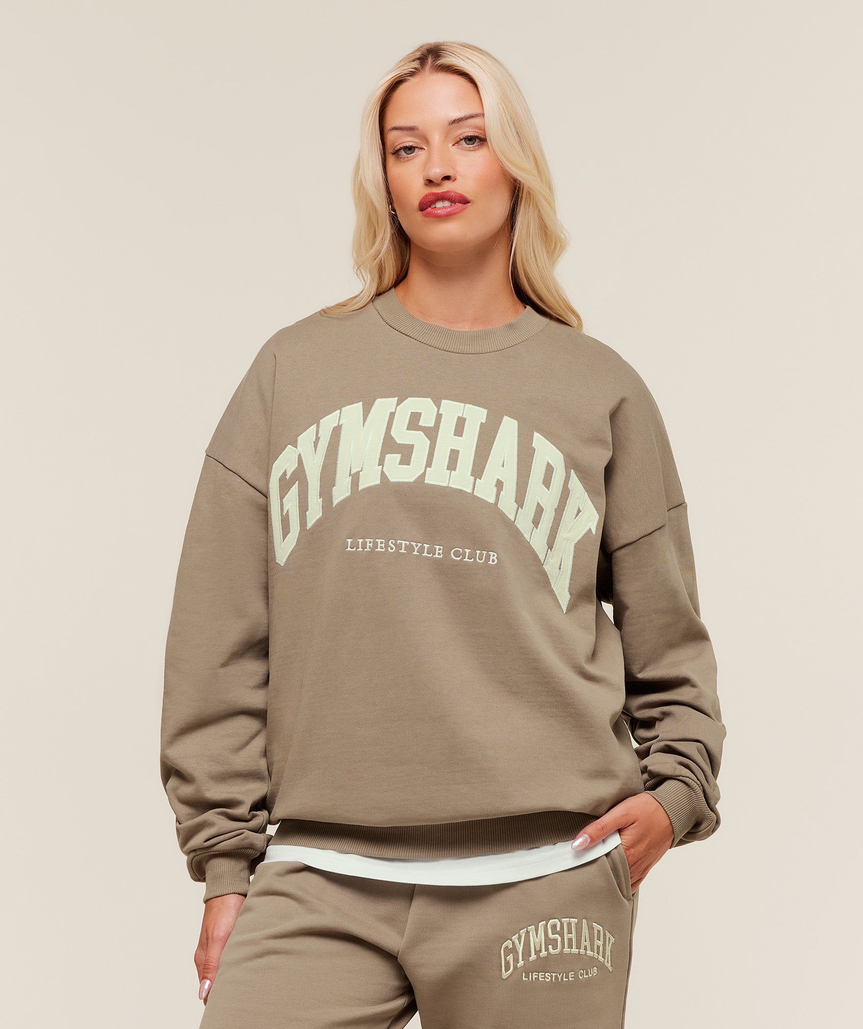 Collegiate Graphic Crew Neck Pullover Oversized Fit