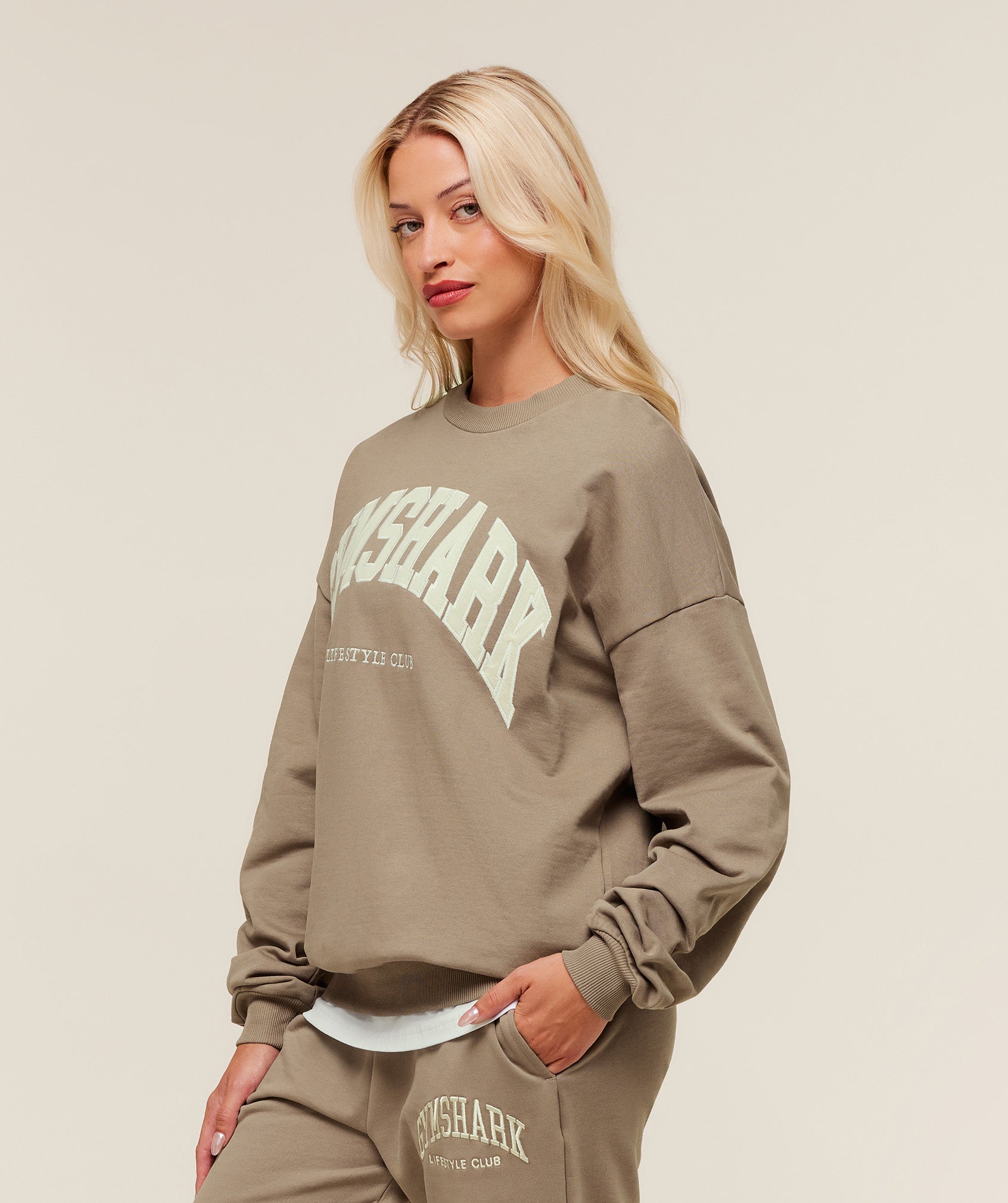 Collegiate Graphic Crew Neck Pullover Oversized Fit - Image 3